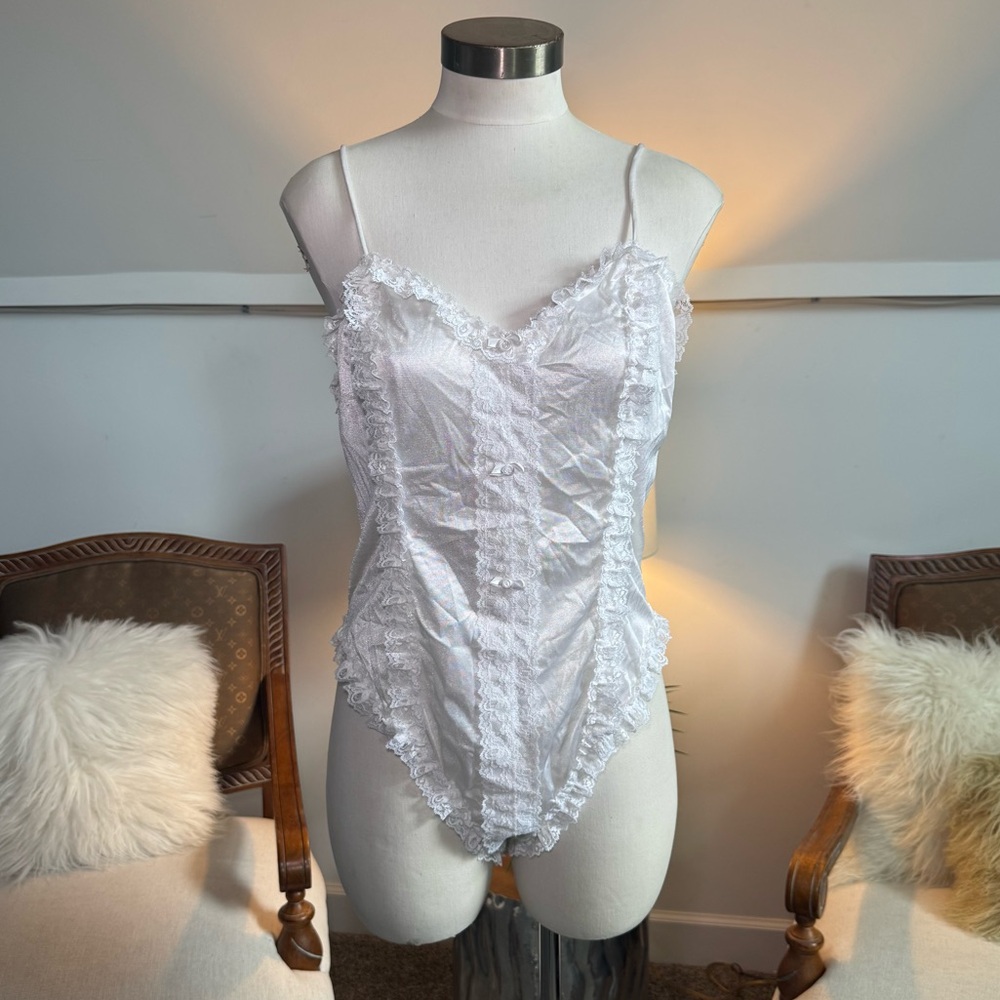 Vintage 90s Elegant White Lace Bodysuit with Floral Details, Angelcore Fairycore